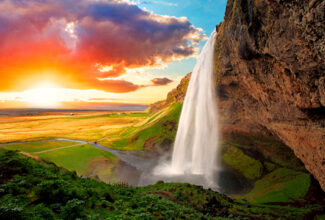 Human Creativity: The Fluidity of Ideas in Contrast With Machines