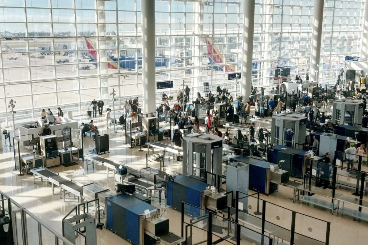 ICE Agents Sent to Major U.S. Airports as TSA Staffing Crisis Grows
