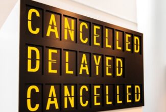 NYC Air Traffic Control Crisis: 80% Absenteeism Fuels Nationwide Flight Delays