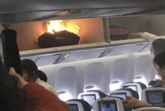 Global Airlines Ban Power Bank Use as Fire Risks Prompt Tighter Rules